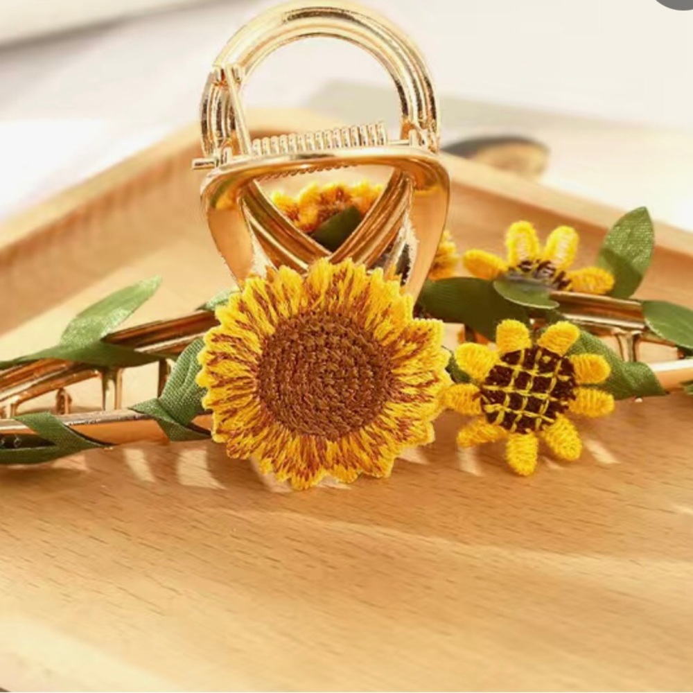 Sunflower 🌻 hair claw